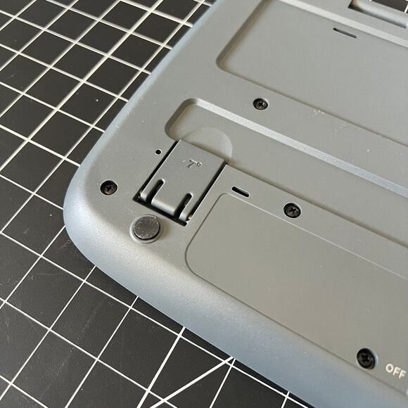 Logitech K330 Wireless Keyboard in Black - Picture 6 of 8